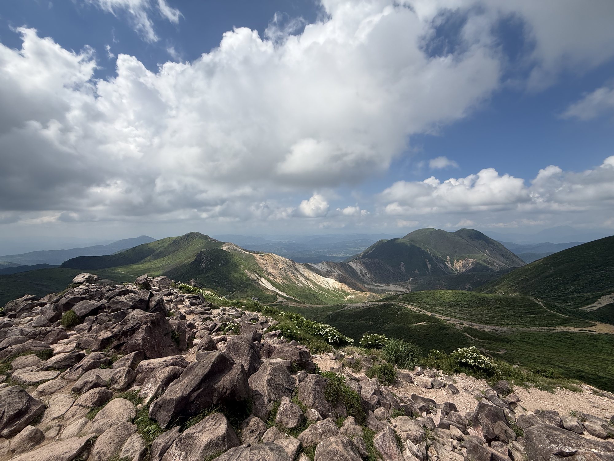 山の稜線の風景